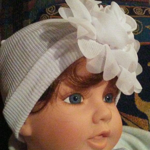 Silky white flower knit baby/toddler hat - Picture 4 of 6